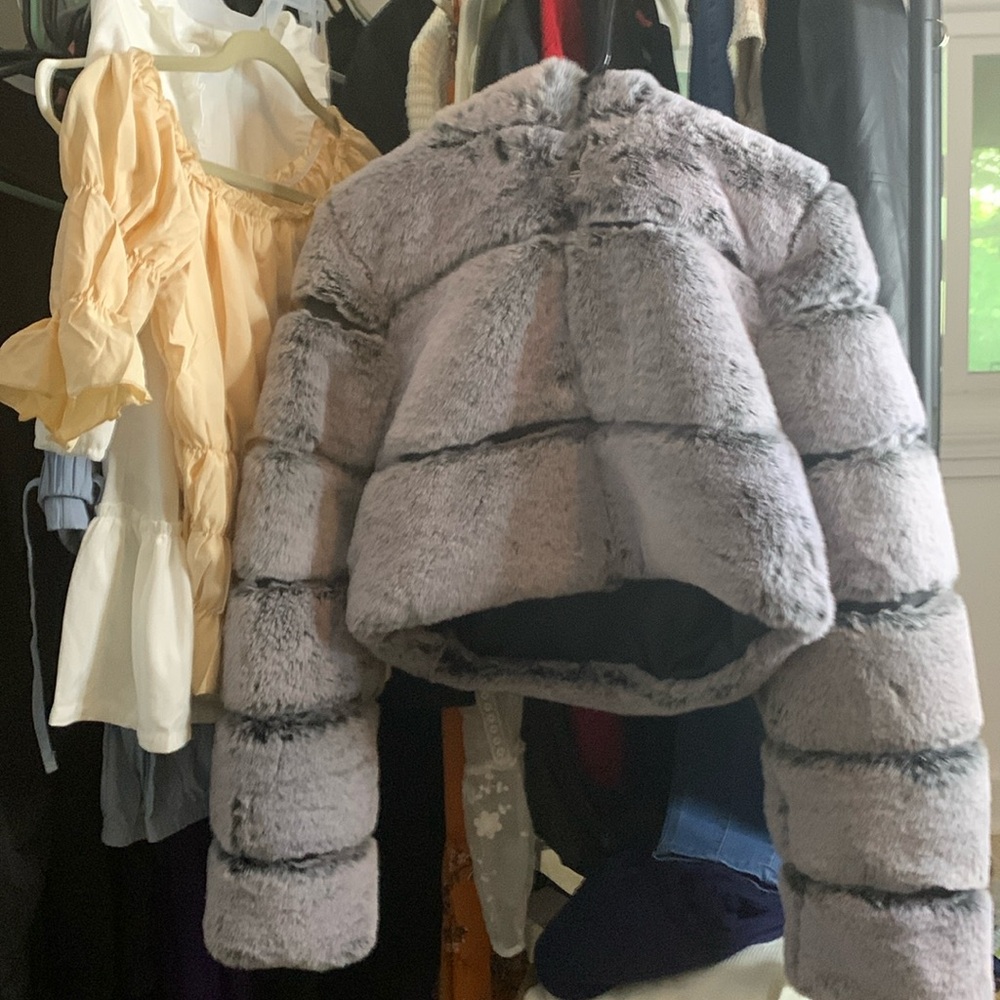 Cropped faux fur coat